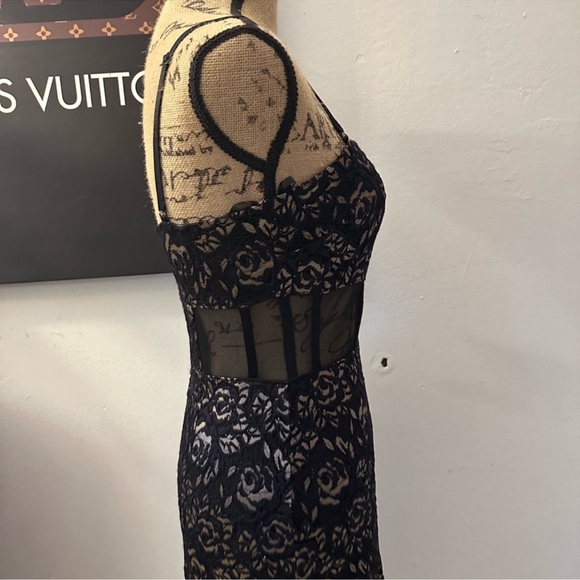 🆕Alexa B. Lace Dress - Picture 14 of 16